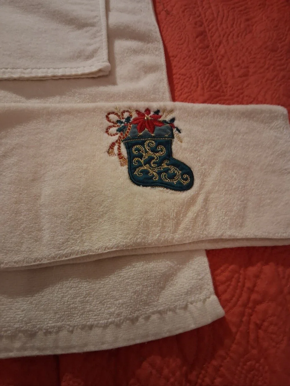 3pc White Christmas Stocking Bathroom Towel Set.